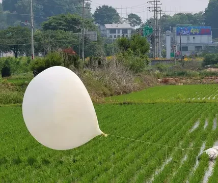 Seoul: Korea Utara Kirim 900 Balon Sampah ke Korea Selatan