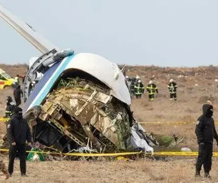 Kesaksian Penumpang Selamat Pesawat Azerbaijan Airlines Jatuh di Kazakhstan: Ada Suara Ledakan dan Dentuman