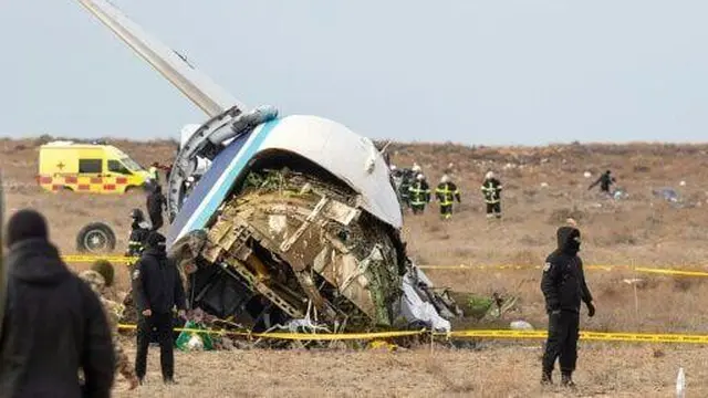 Kesaksian Penumpang Selamat Pesawat Azerbaijan Airlines Jatuh di Kazakhstan: Ada Suara Ledakan dan Dentuman